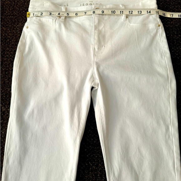 WHBM Jegging-crop Jean - Picture 3 of 11